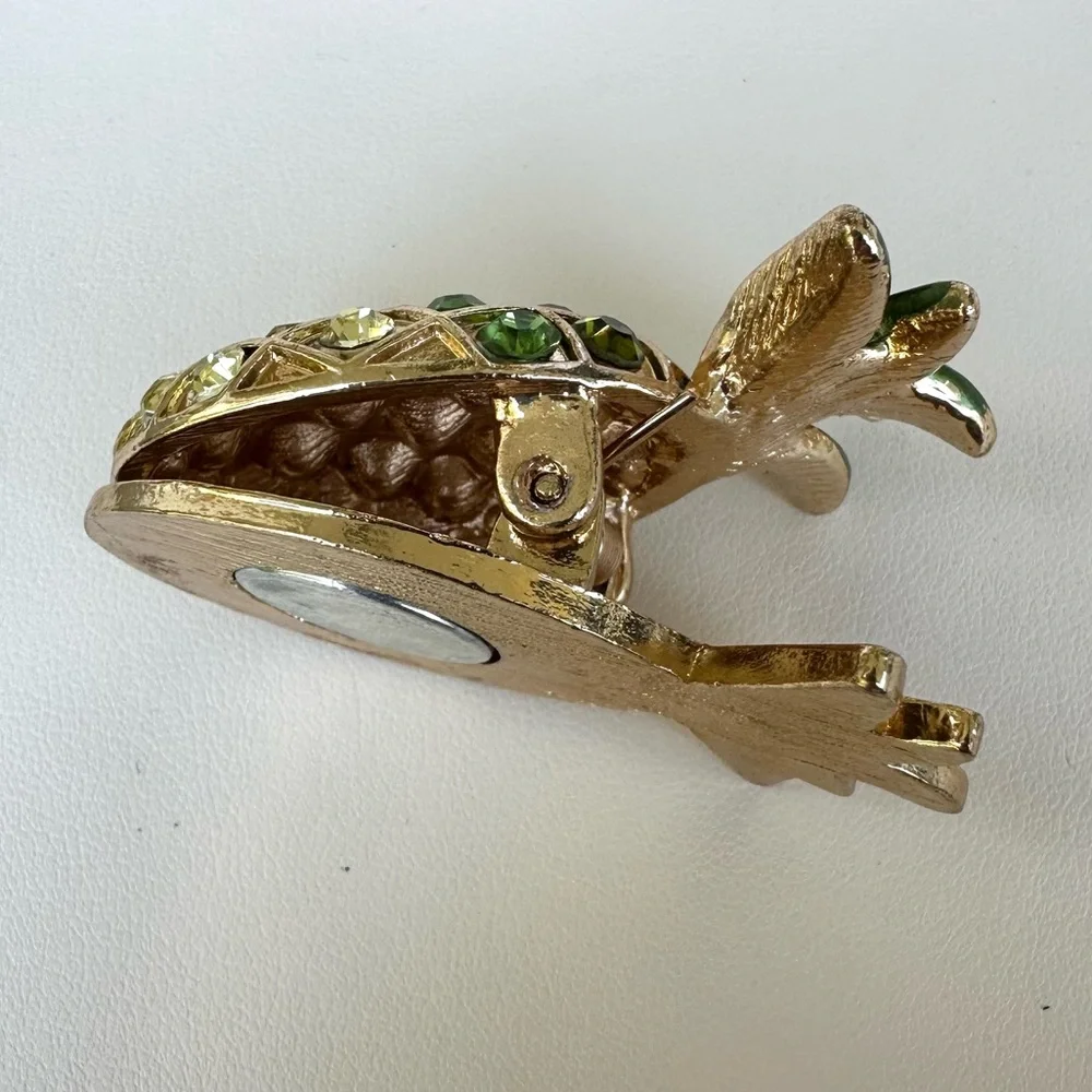 Pineapple Gold Tone Rhinestone Magnet Clip - Picture 5 of 8
